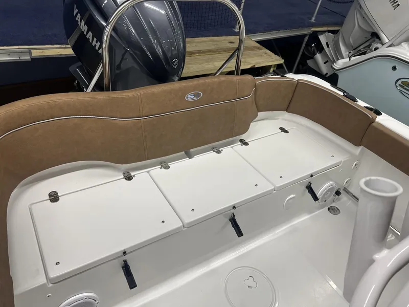 Slide: The Image of Sea Hunt 229 Ultra ULTRA 2025 - 9