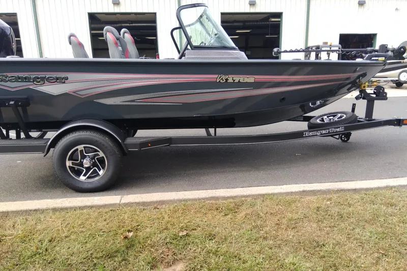 Slide: The Image of Ranger VS1782SC Angler 2024 - 58