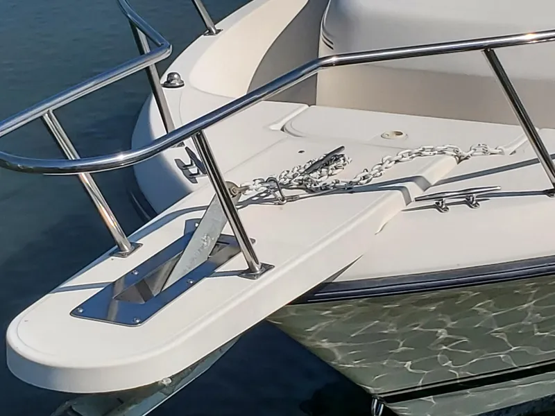Slide: The Image of 1999 Pursuit 2470 Walkaround boat bow with anchor and chain. - 7