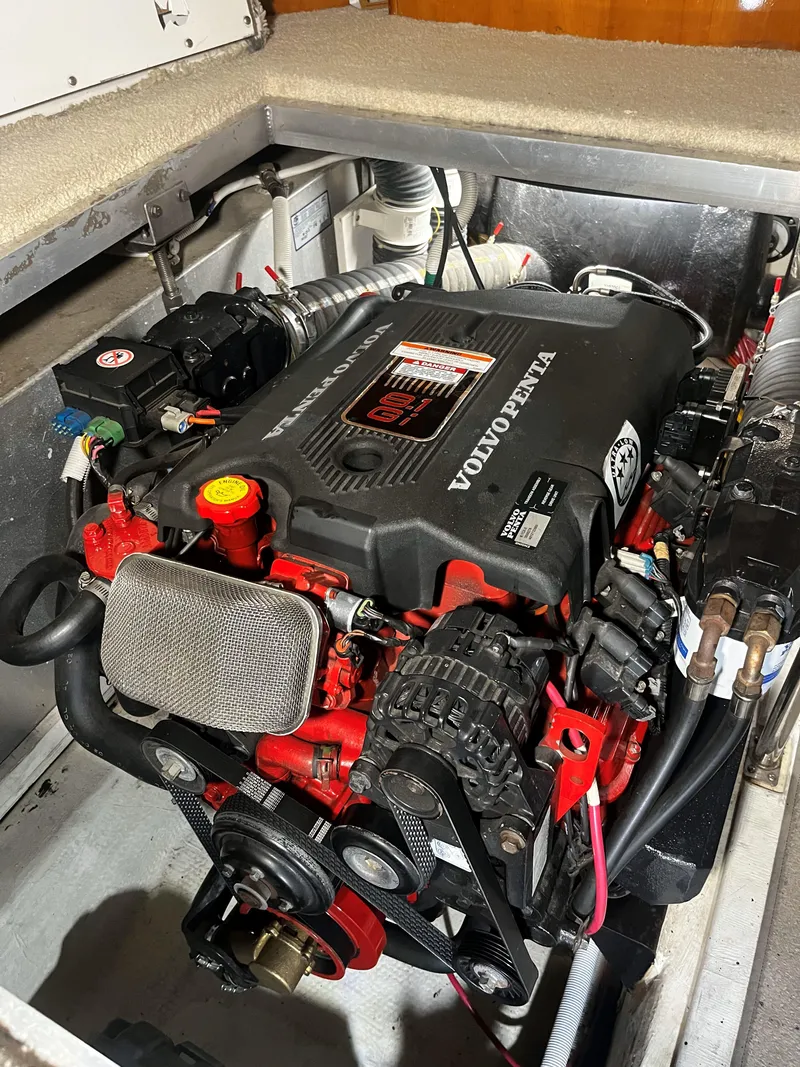 Slide: The Image of Stdb Engine / 385 hp Volvo / 980 hrs - 26