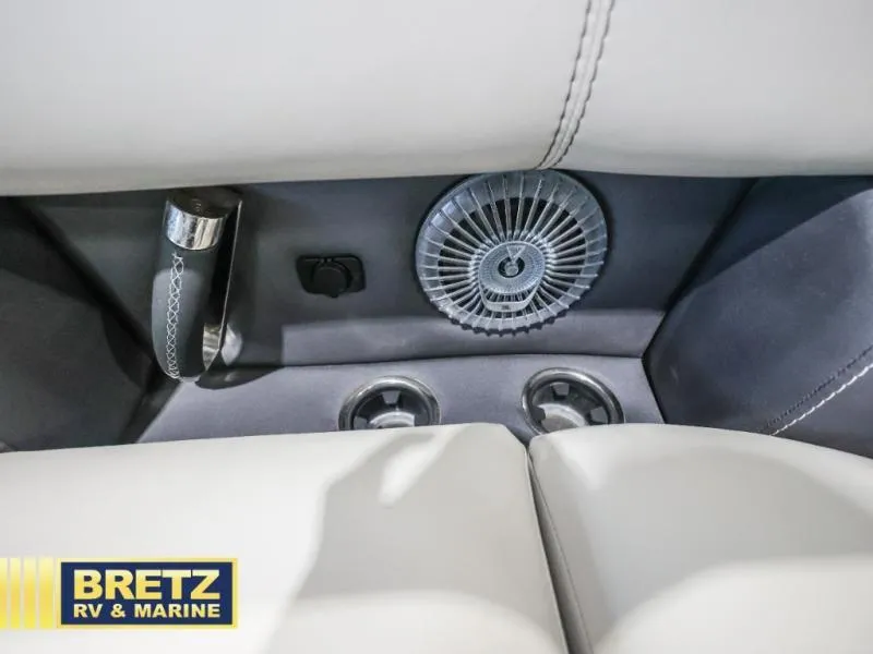 Slide: The Image of Lusso Ultra-Lounge L25UC 2025 - 11