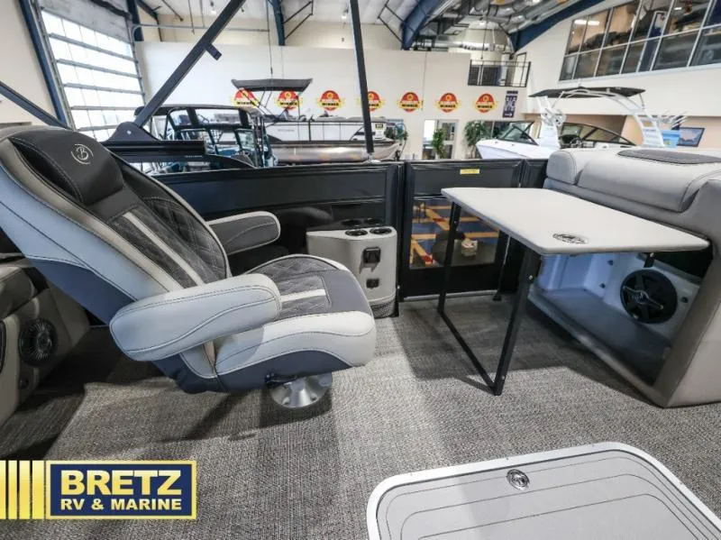 Slide: The Image of Lusso Ultra-Lounge L25UC 2025 - 18