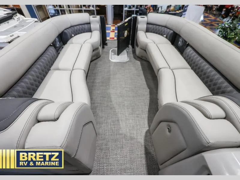 Slide: The Image of Lusso Ultra-Lounge L25UC 2025 - 24