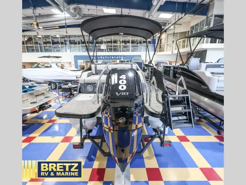 Slide: The Image of Lusso Ultra-Lounge L25UC 2025 - 6