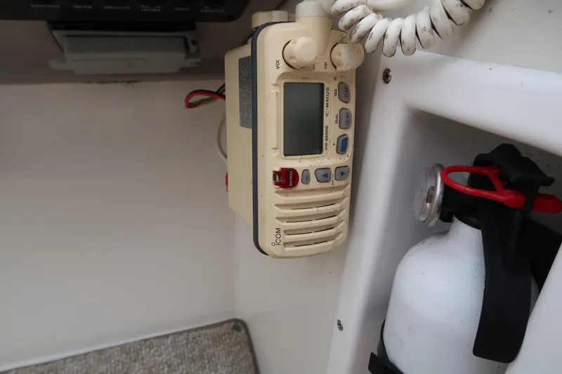 Slide: The Image of 2004 Stingray 240 CS boat interior with radio and fire extinguisher. - 18
