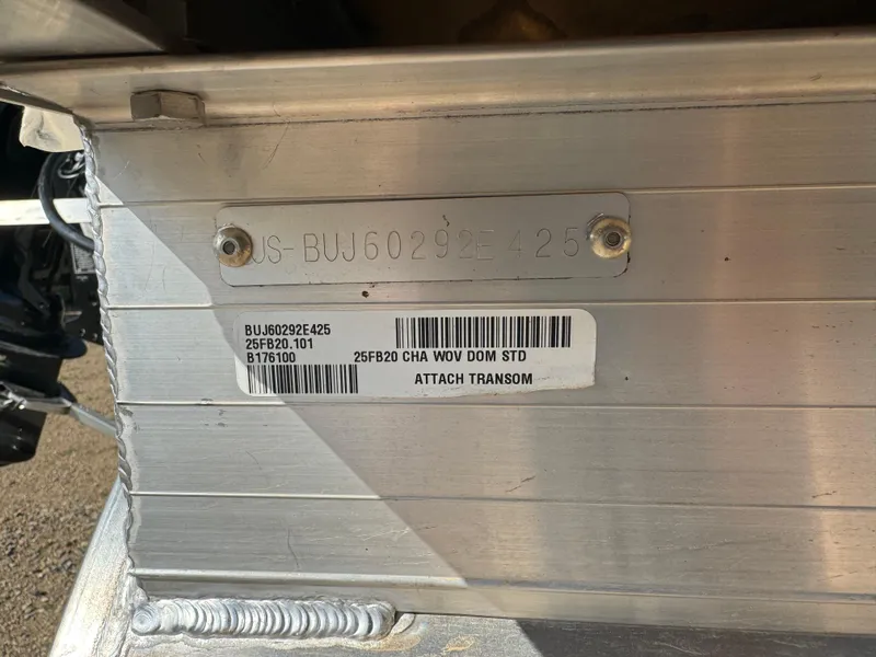 Slide: The Image of 2025 Sun Tracker Fishin' Barge 20 DLX transom with serial and barcode details. - 22