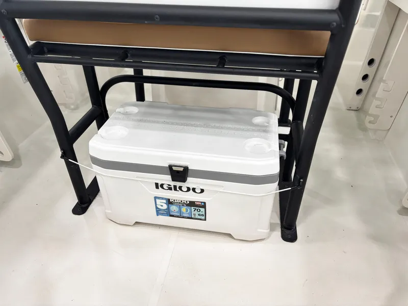 Slide: The Image of Igloo cooler under seat in Starcraft SVX 231 OB CC boat. - 16