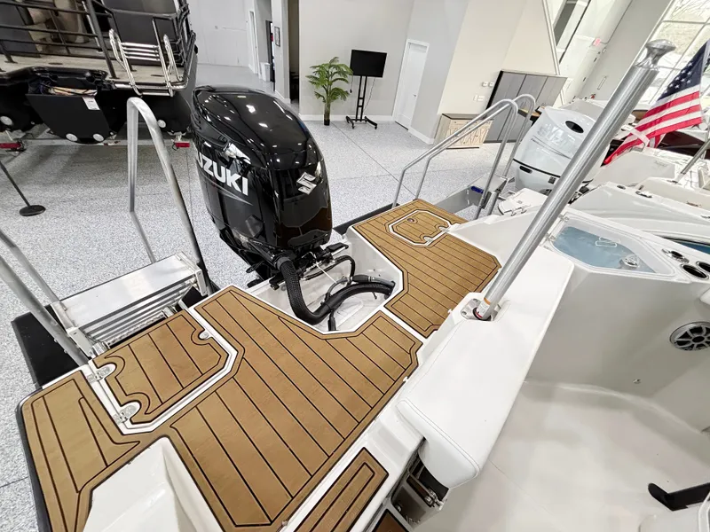 Slide: The Image of Starcraft SVX 231 OB CC 2025 with Suzuki outboard motor. - 20