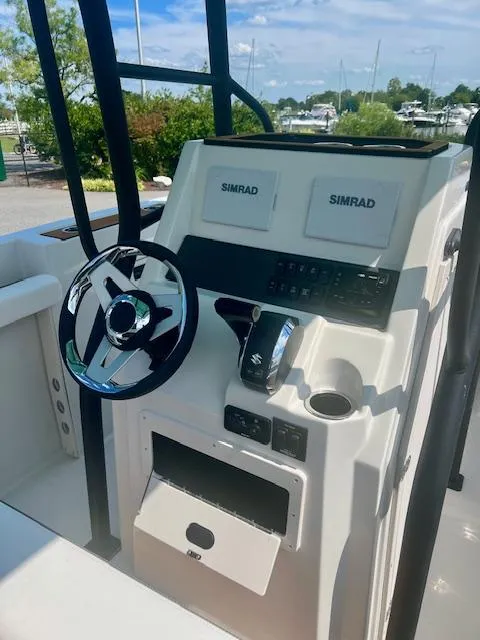 Slide: The Image of Starcraft SVX 231 OB CC 2025 boat bench seat in showroom. - 7