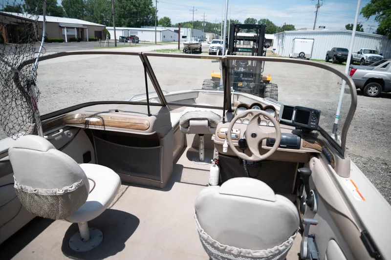 Slide: The Image of Crestliner 2050 I/O - 12