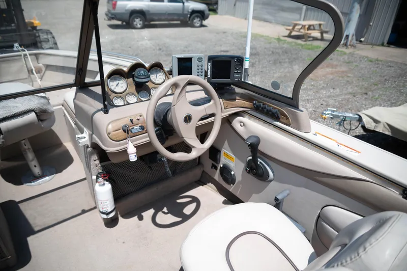 Slide: The Image of Crestliner 2050 I/O - 14