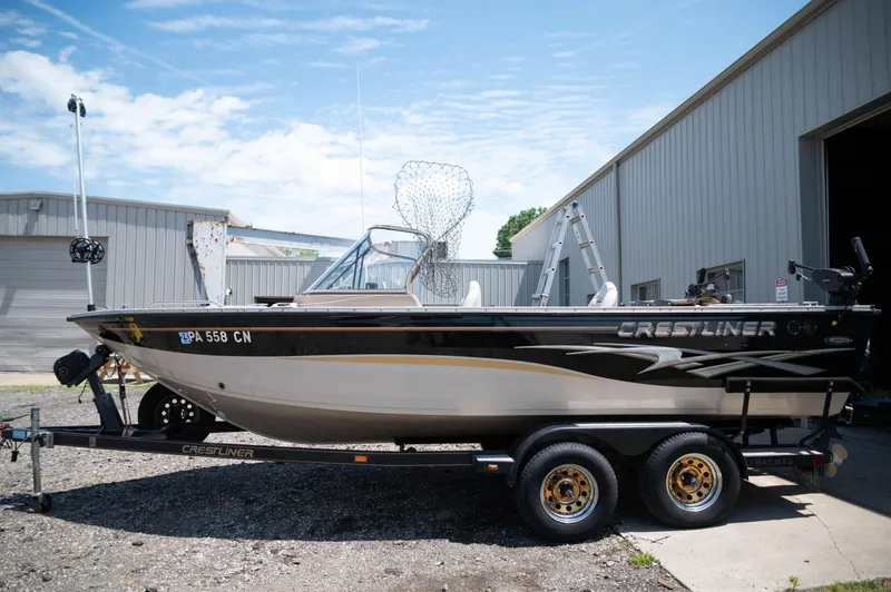 Slide: The Image of Crestliner 2050 I/O - 2