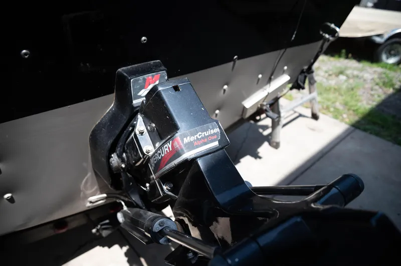 Slide: The Image of Crestliner 2050 I/O - 5