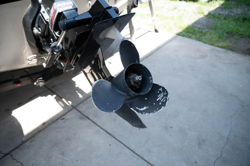 Slide: The Image of Crestliner 2050 I/O - 6