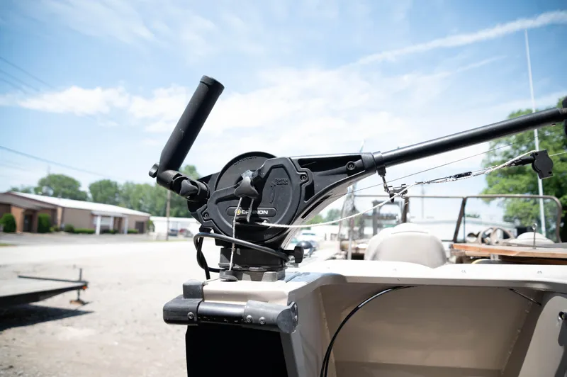 Slide: The Image of Crestliner 2050 I/O - 8