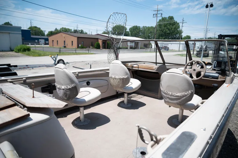 Slide: The Image of Crestliner 2050 I/O - 9