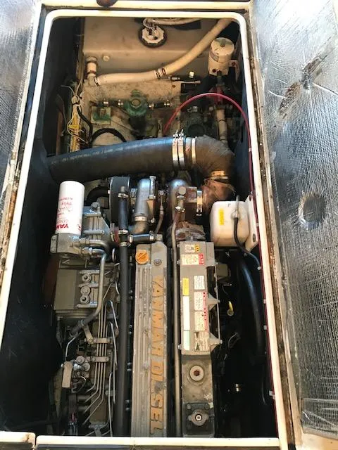 Slide: The Image of Engine compartment of a 2004 Atlas Boat Works Acadia 32. - 16