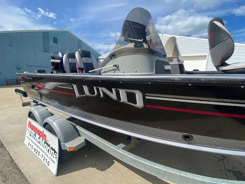 Slide: The Image of 2007 Lund 1900 Pro V SE boat on trailer, dual console, outdoor display. - 16