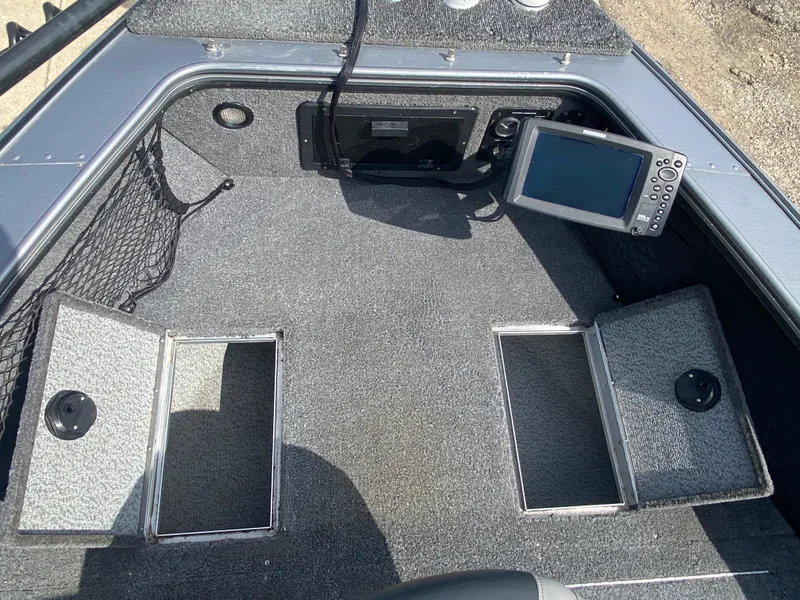 Slide: The Image of 2007 Lund 1900 Pro V SE boat interior with dual console and fish finder. - 18