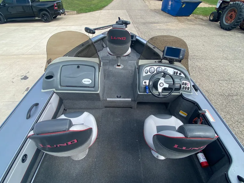 Slide: The Image of 2007 Lund 1900 Pro V SE Dual Console boat interior with steering wheel and seating. - 25