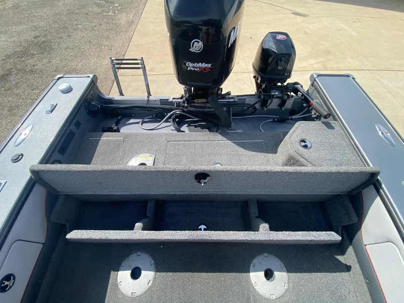 Slide: The Image of 2007 Lund 1900 Pro V SE boat interior with dual console and motor. - 36