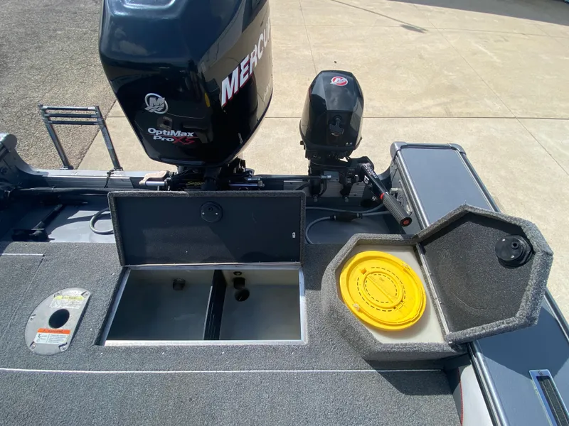 Slide: The Image of 2007 Lund 1900 Pro V SE boat with Mercury OptiMax engine and storage compartments. - 37