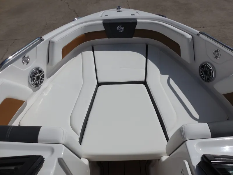Slide: The Image of Chaparral 21 Surf 2025 - 10