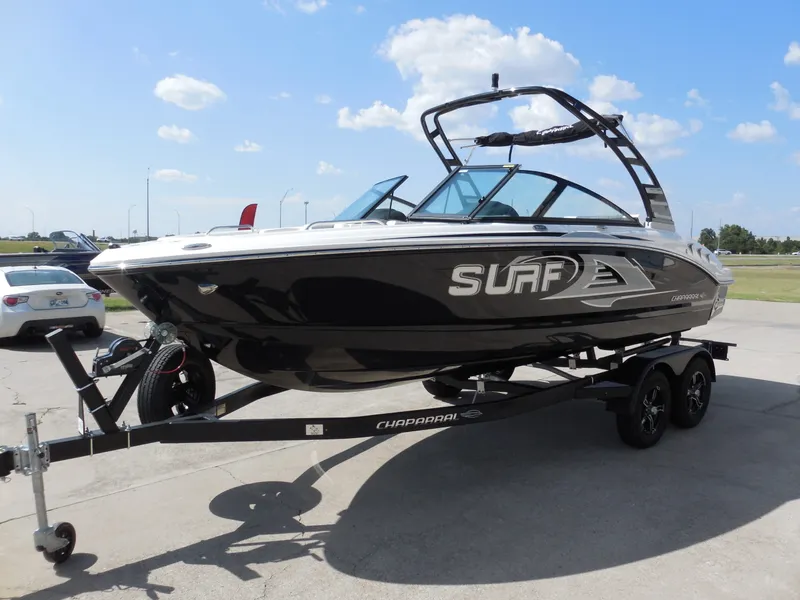 Slide: The Image of Chaparral 21 Surf 2025 - 6