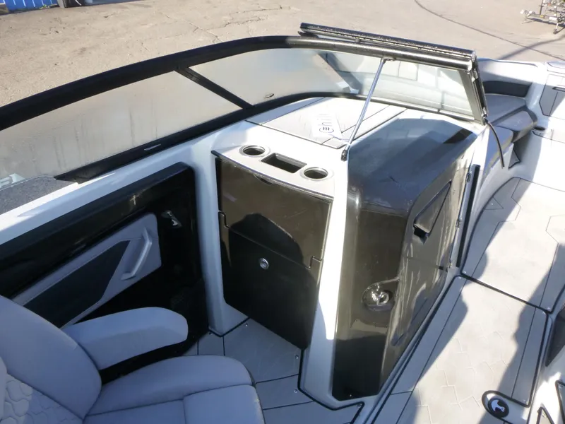 Slide: The Image of 2024 Yamaha Boats 255XE interior with sleek design and modern features. - 8