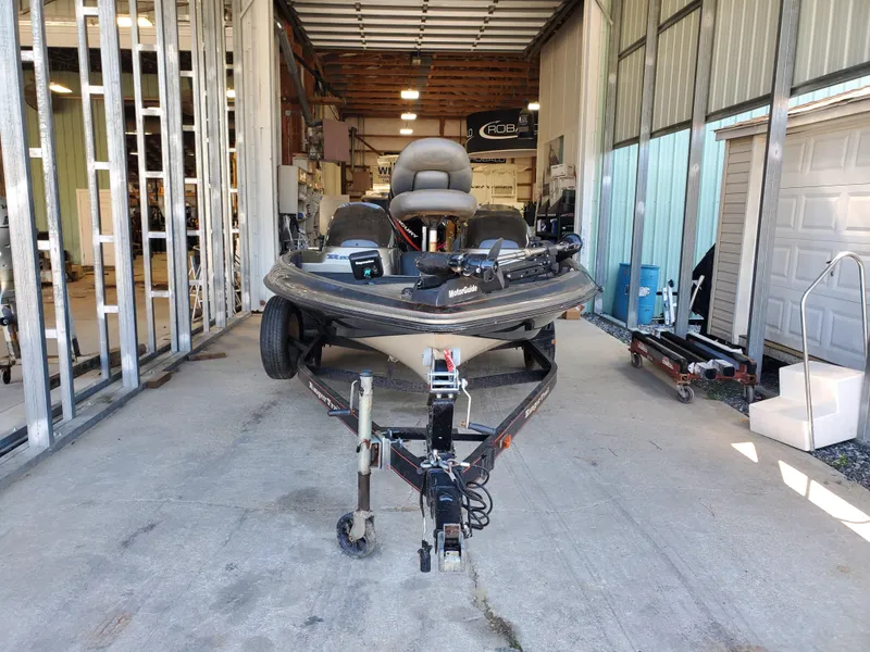 Slide: The Image of 2003 Ranger 185 VX/VS boat in a garage, front view. - 3