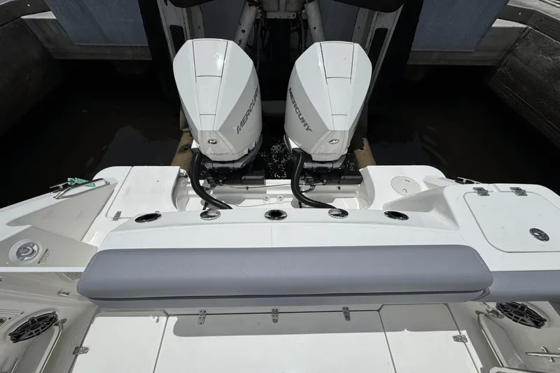 Slide: The Image of Boston Whaler 280 Outrage 2025 - 12