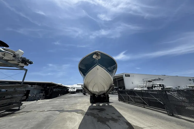 Slide: The Image of Boston Whaler 280 Outrage 2025 - 2