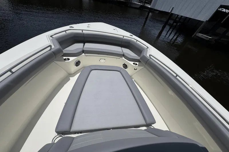 Slide: The Image of Boston Whaler 280 Outrage 2025 - 23