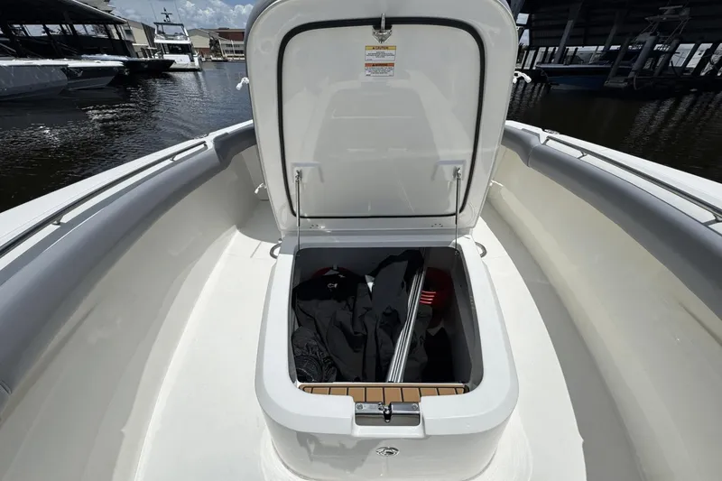 Slide: The Image of Boston Whaler 280 Outrage 2025 - 26