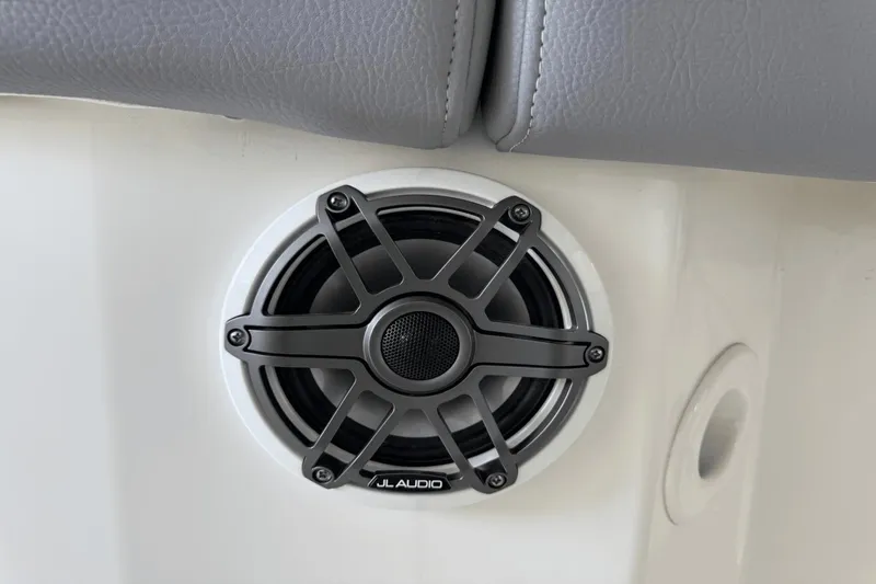 Slide: The Image of Boston Whaler 280 Outrage 2025 - 28