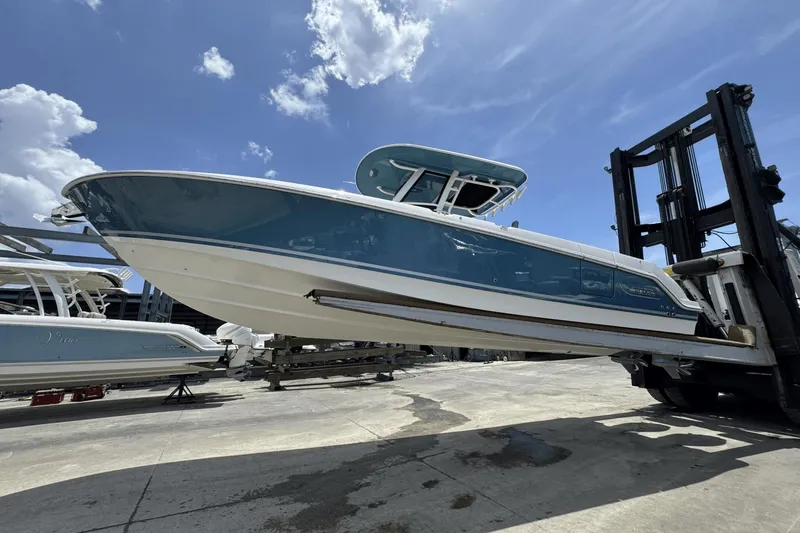 Slide: The Image of Boston Whaler 280 Outrage 2025 - 3