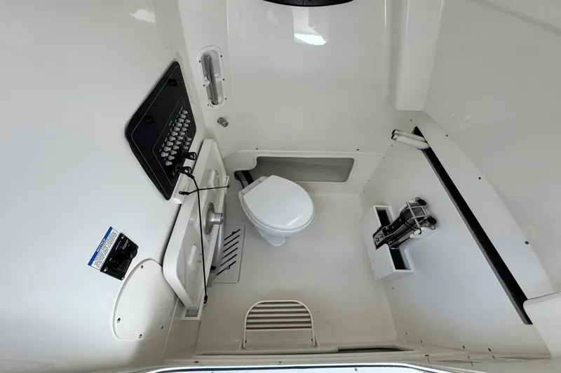Slide: The Image of Boston Whaler 280 Outrage 2025 - 30
