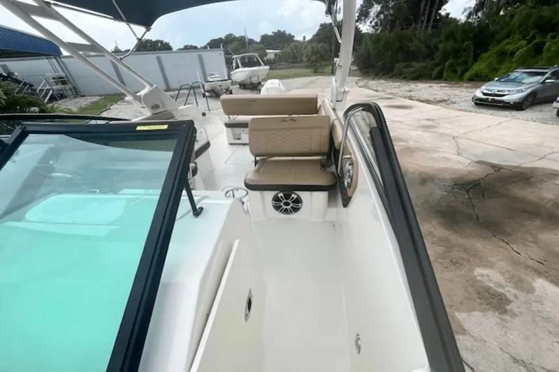 Slide: The Image of Sea Ray SDX 250 Outboard 2022 - 5