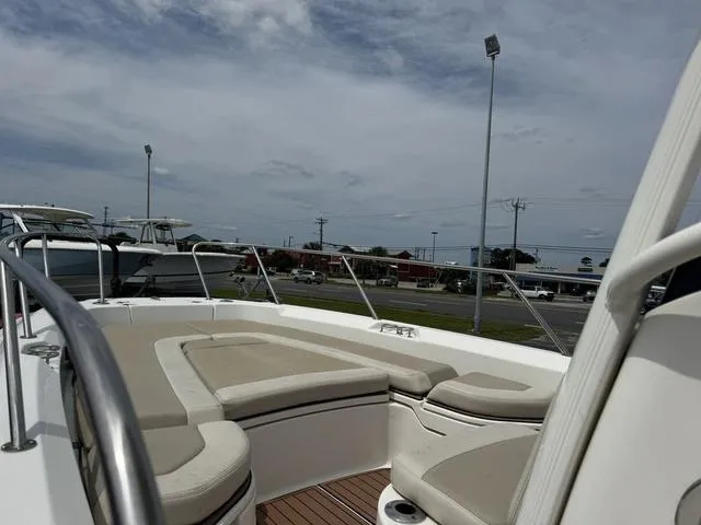 Slide: The Image of Boston Whaler 240 Dauntless 2020 - 4