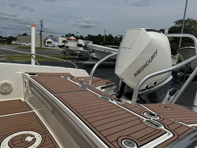Slide: The Image of Boston Whaler 240 Dauntless 2020 - 6