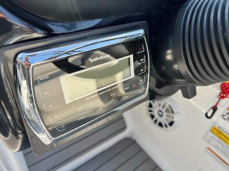 Slide: The Image of Sea-Doo 230 Challenger SE 2012 - 5