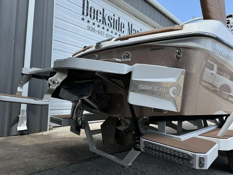Slide: The Image of Malibu Wakesetter 23 MXZ 2020 - 2