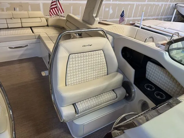 Slide: The Image of Chris-Craft Launch 31 GT 2025 - 12