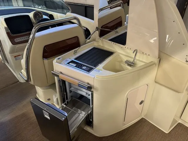 Slide: The Image of Chris-Craft Launch 31 GT 2025 - 15