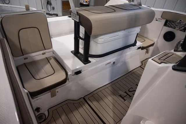 Slide: The Image of Yamaha 222 FSH Sport E 2025 - 18