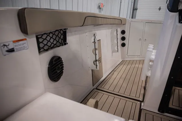 Slide: The Image of Yamaha 222 FSH Sport E 2025 - 22