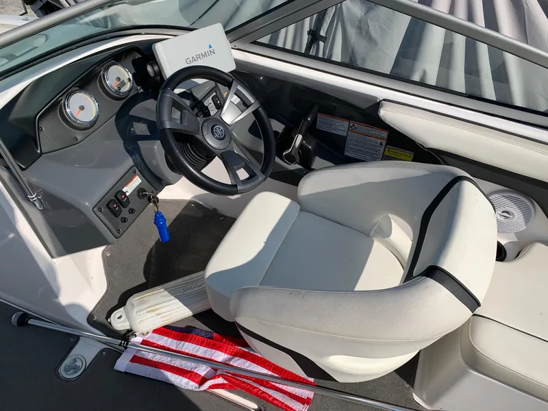 Slide: The Image of 2016 Yamaha Boats 190 SX cockpit with steering wheel and Garmin navigation system. - 3