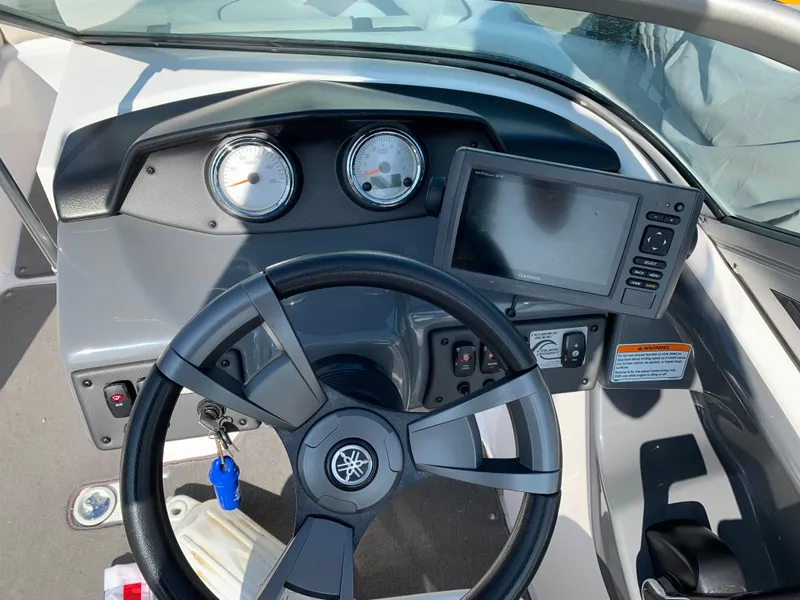 Slide: The Image of 2016 Yamaha Boats 190 SX dashboard with steering wheel and navigation display. - 4