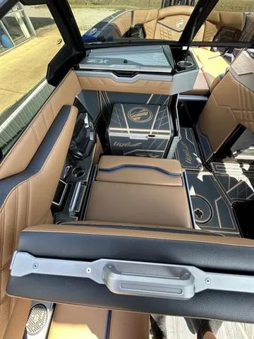 Slide: The Image of Tigé 25 Ultra ZX 2024 - 10