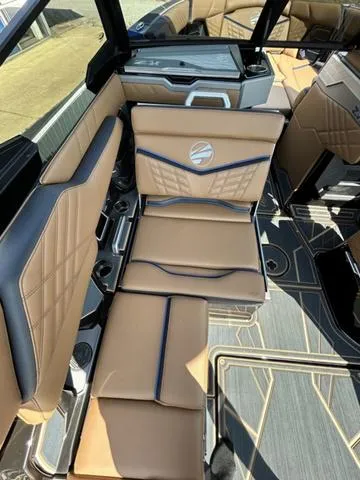 Slide: The Image of Tigé 25 Ultra ZX 2024 - 8